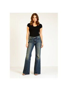 Levis Women's 525 Boot cut Jeans, Size 6 Mid Rise Medium Wash Stretch